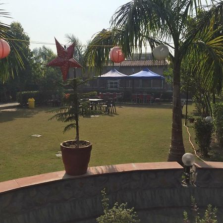 Ad Country Villa Noida Exterior foto