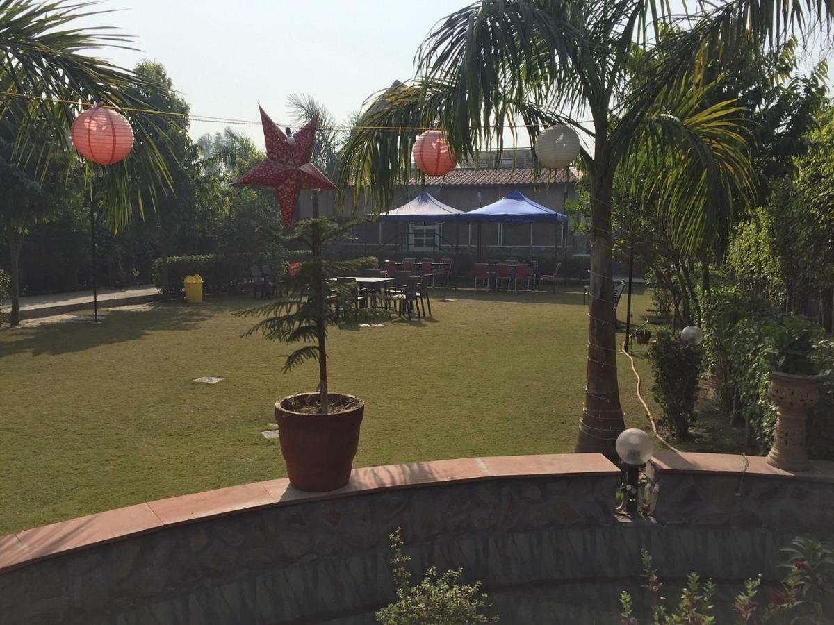 Ad Country Villa Noida Exterior foto